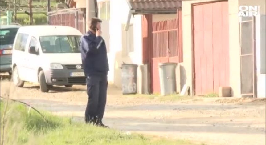 Убиецът от Костенец най-вероятно се укрива в гората около града