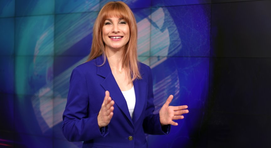 Водещата на 