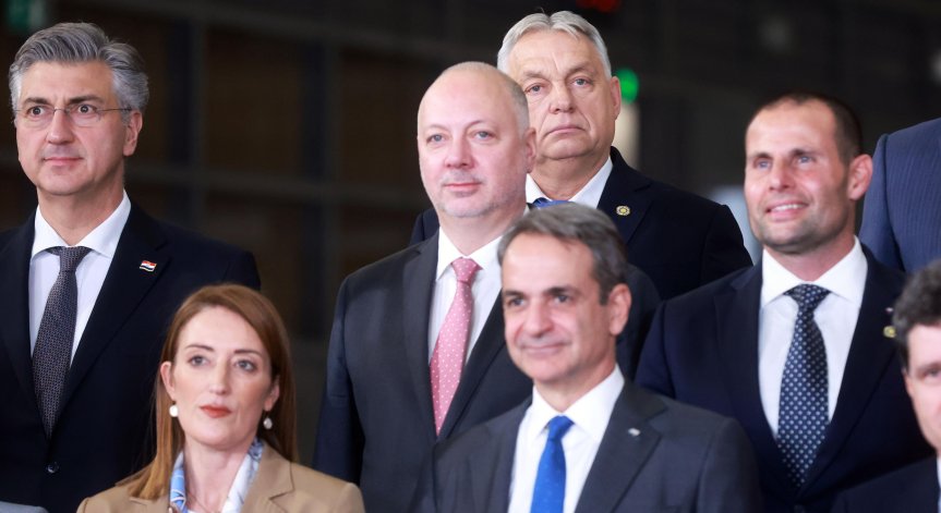 Желязков подари на Мецола комплект български евромонети