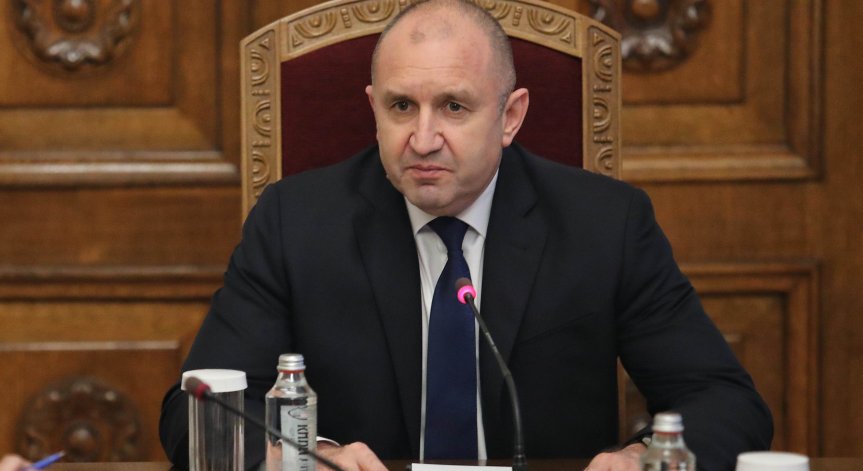 Радев: Управляващите да си припомнят, че Борисов отдаде 