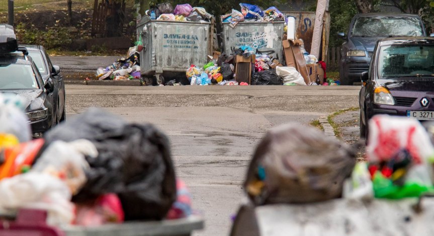Терзиев за разкъсаните чували с боклуци: Няма да си затваряме очите пред злото