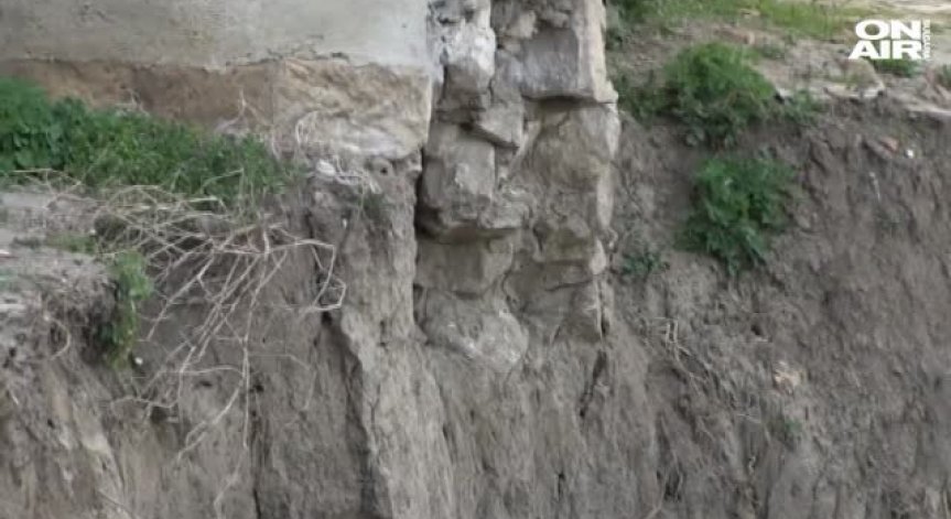 Опасно свлачище застрашава къщи в русенското село Пиргово