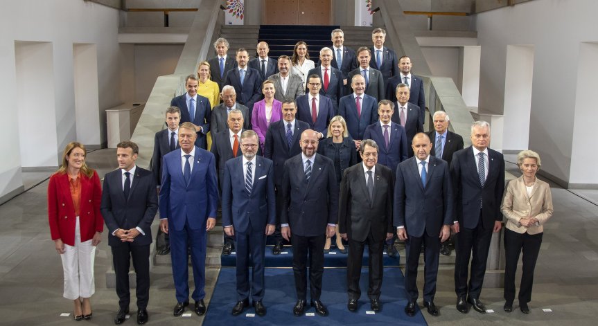 Радев в Прага: Ако Европа не овладее инфлацията, енергийната криза ще прерасне в социална