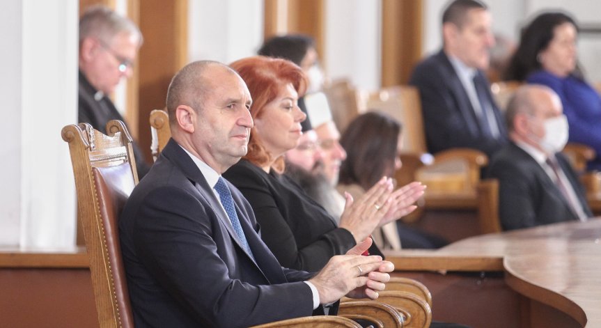 Президентът Радев раздели в две групи партиите за консултациите