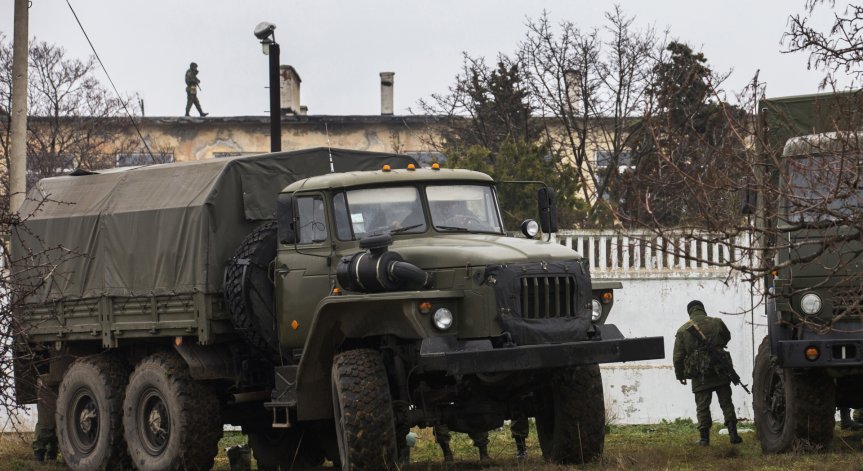 Руски военни нахлуха с камион в украинска ракетна база край Севастопол