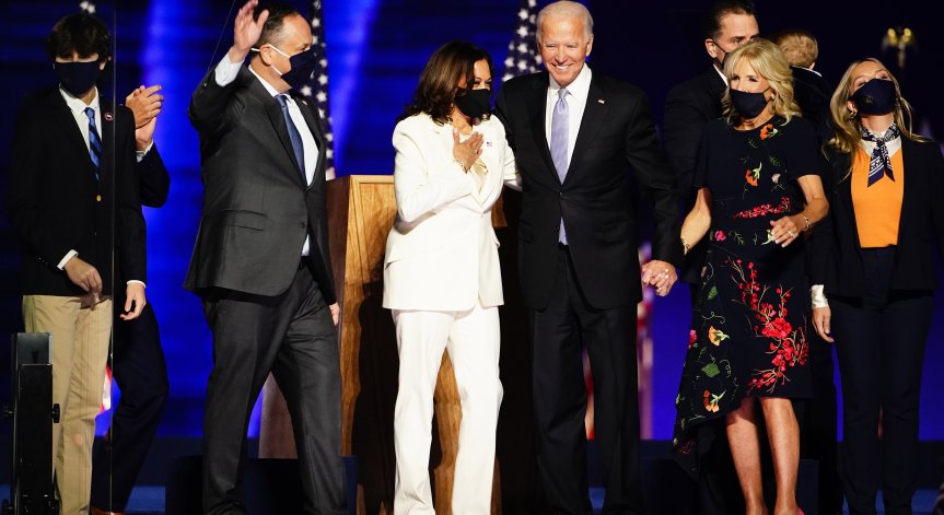 Победата на Байдън доведе до изкупуването на хиляди бутилки шампанско