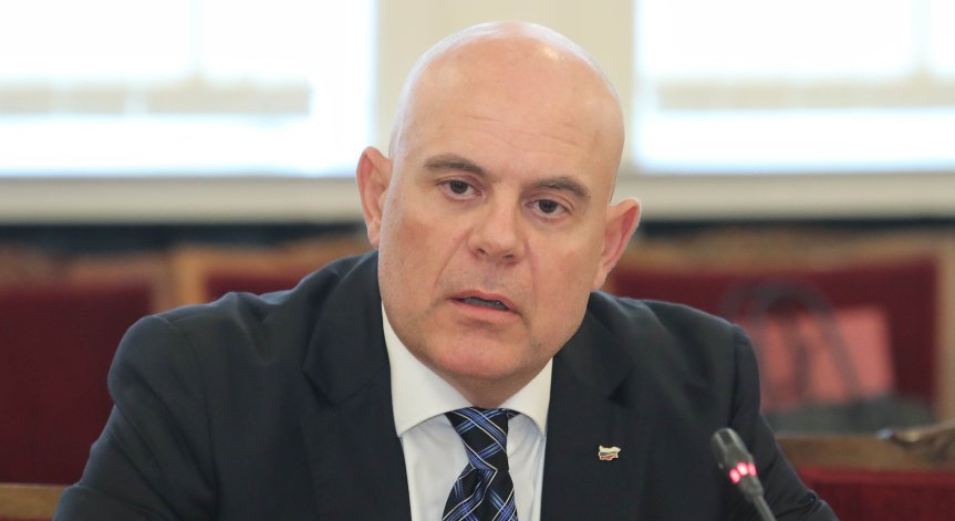 Гешев: Прокуратурата засегна сериозни интереси и последва безогледна политическа атака