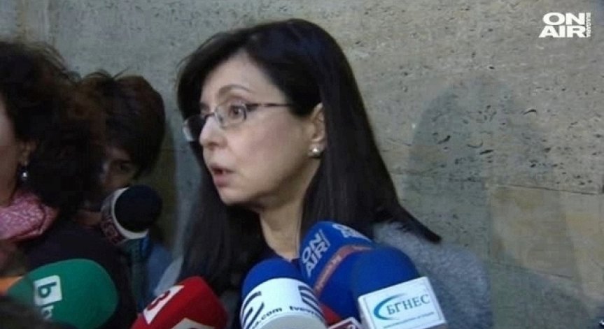 МОН проверява сигнал на родител за разпратени отговори на матурата