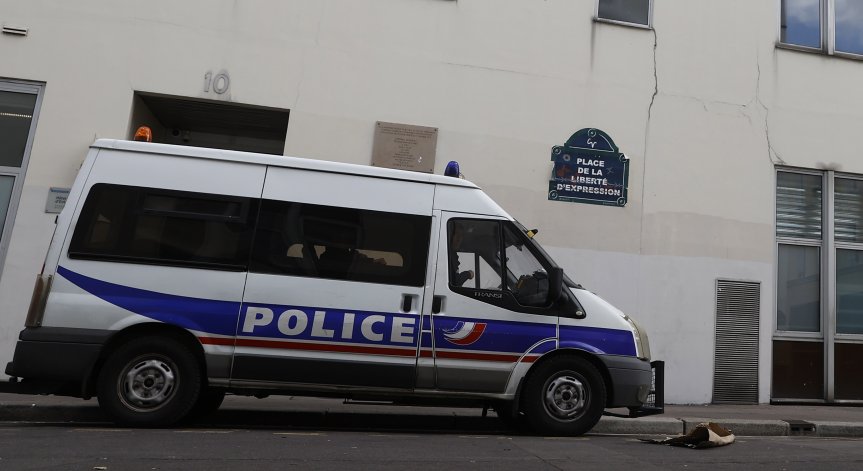 Мъж намушка най-малко 7 души на детска площадка във Франция, 6 от ранените са деца