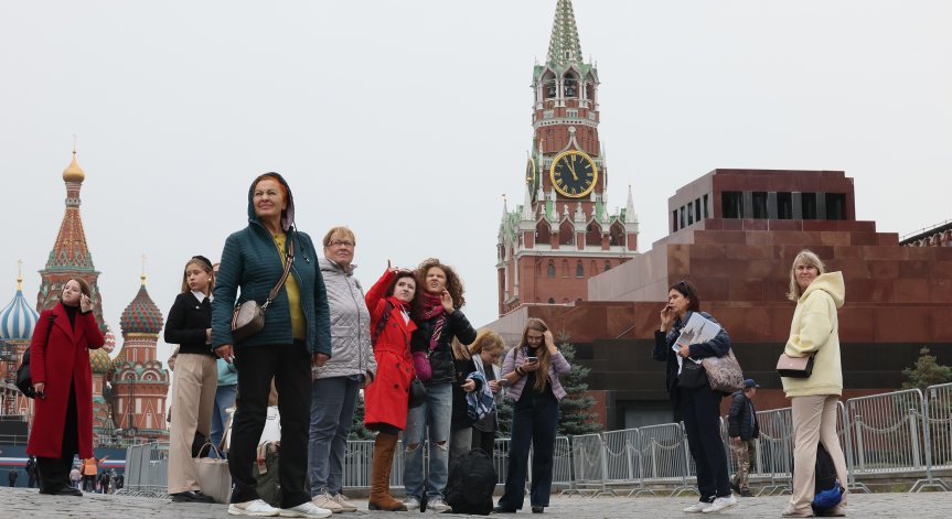 Понякога пазаруват самосувенири, друг път - големи покупки.