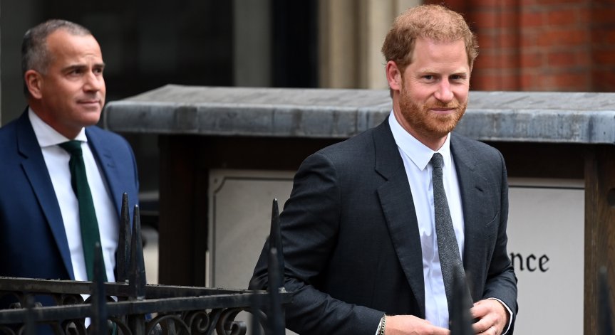 Срещу британската преса: Принц Хари се яви в съда по делото за хакване на телефон