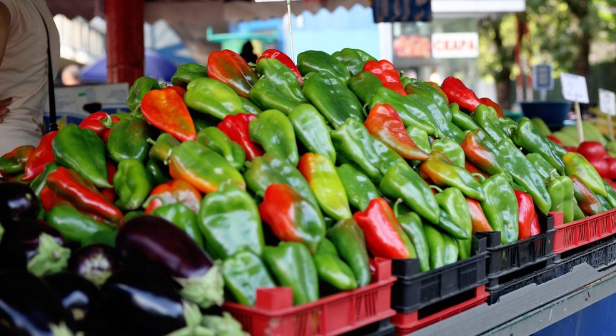 Пъпешите поскъпват в края на лятото, цените на краставиците и чушките вървят надолу