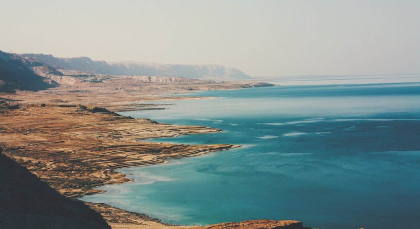 Мъртво и Аралско море: Как бреговете бавно се превръщат в пустиня