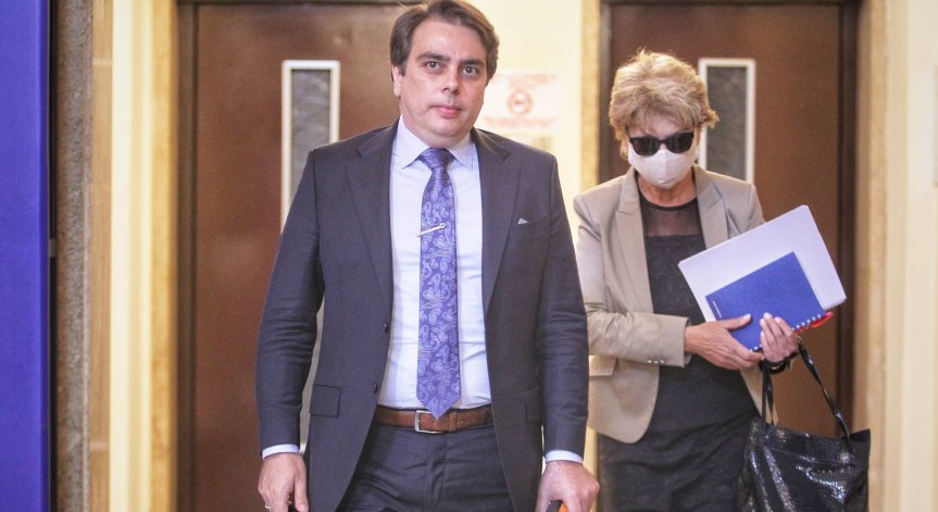 Финансовият министър каза защо са сменени шефовете на НАП и Агенция 