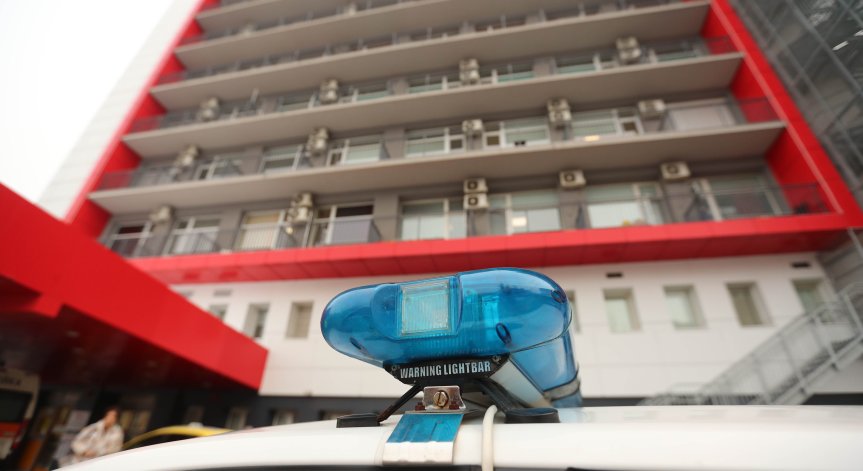 Нападателят е арестуван.