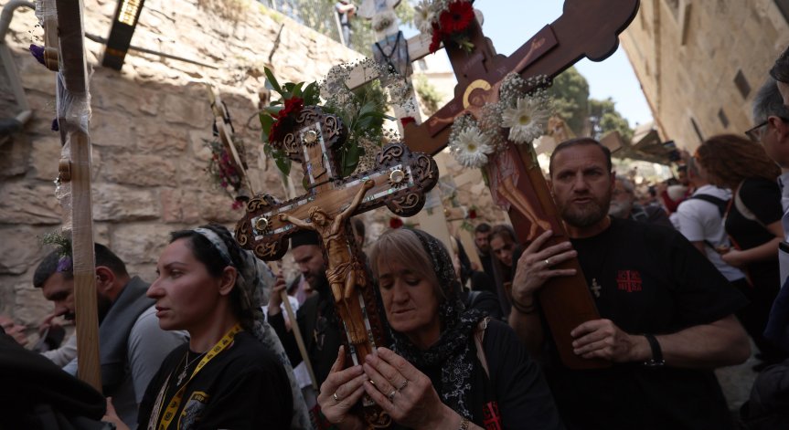 Християни от цял свят се събират за великденското чудо.