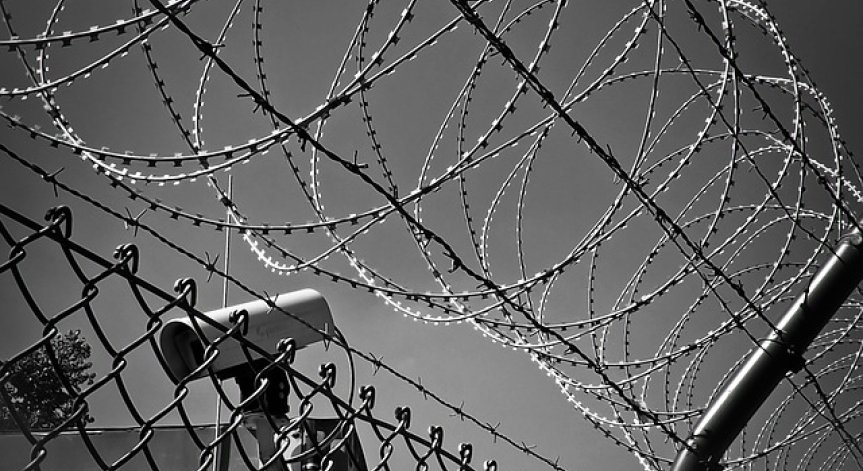 Сърбия формира три нови военно-полицейски екипа срещу трафика на бежанци