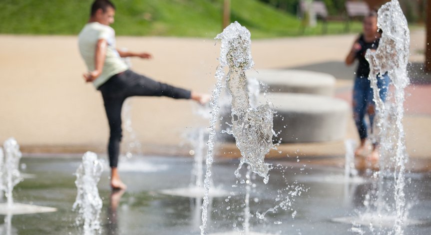 Предимно слънчево време в неделя с максимални температури до 34 градуса