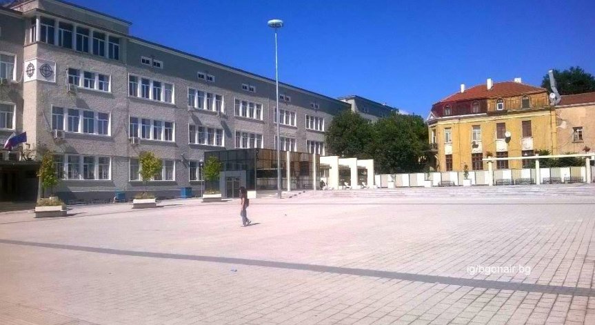 Пет години по-късно: Бургазлии могат да се радват на пл. Св. св. Кирил и Методий