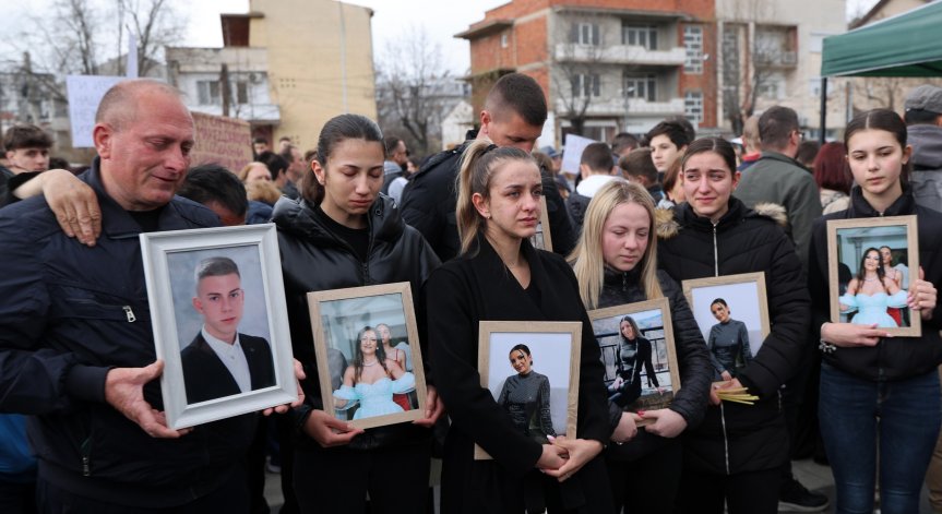 Близо 200 души бяха ранени при пожара в дискотека.