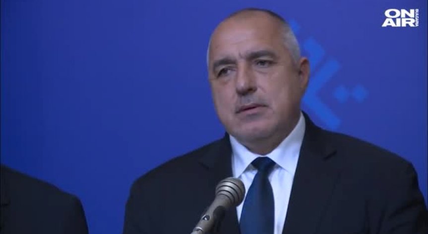 България няма да експулсира руски дипломати... засега