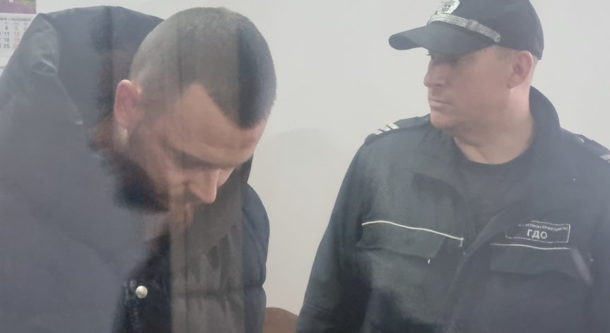 Оставиха в ареста 31-годишния Колев, превозвал мигранти в линейка