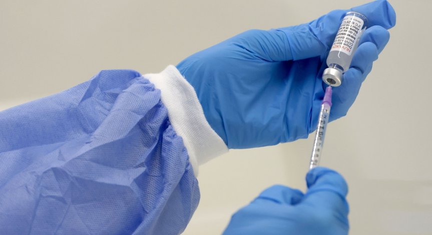 Разрешиха прилагане на втора бустерна доза от ваксините на Pfizer и Moderna