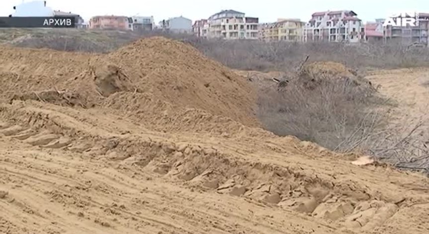 Установиха унищожителя на пясъчни дюни на плажа в Ахтопол