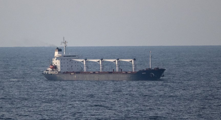 Два товарни кораба са напуснали Украйна, единият е близо до български води