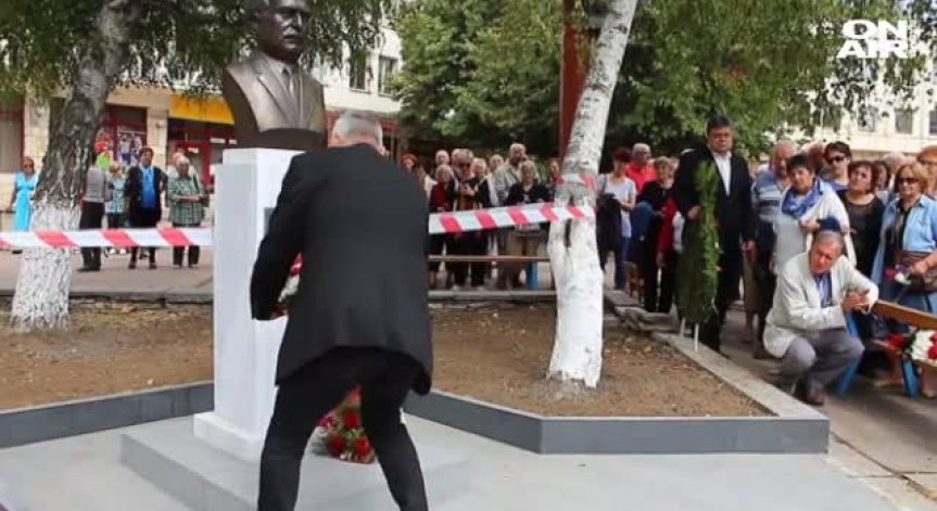 Откриха нов комунистически паметник на Пенчо Кубадински в Лозница