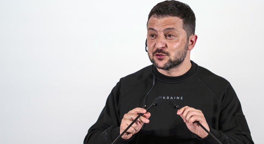 Зеленски кацна в София: Ще се срещна с Денков и Радев, ще обсъдим подкрепата за отбрана