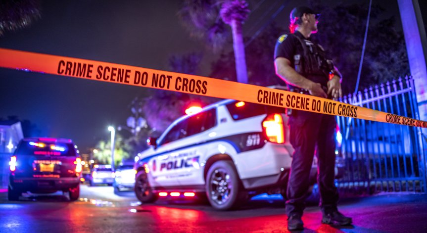 Тийнейджърка загина след схватка с полицаи в САЩ