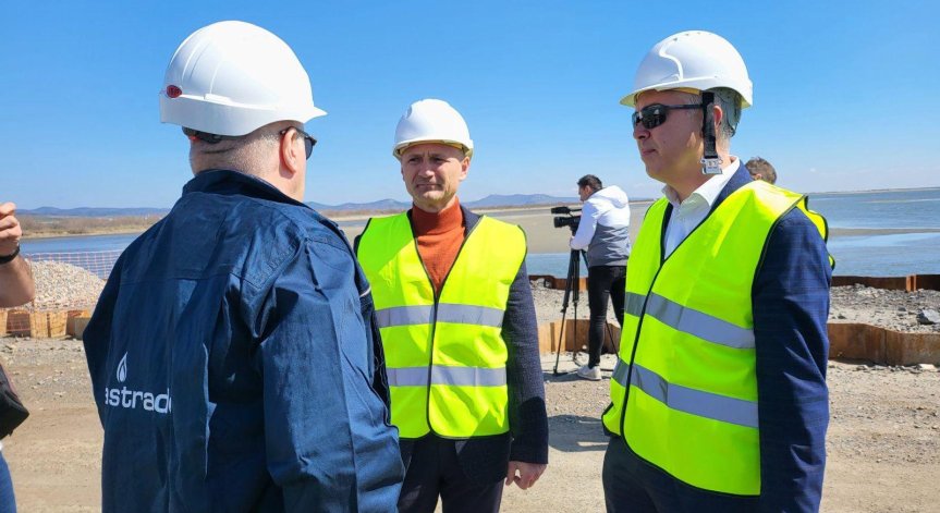 От 2024 България ще получава газ от алтернативни доставчици през LNG терминала в Александруполис