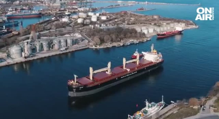 Очаква се българските моряци от кораба 
