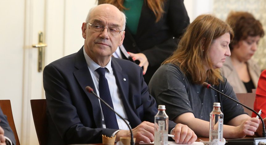 Досегашният председател на КЕВР запазва поста си