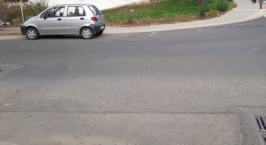 Сигнали от Кърджали: Изтрита зебра, паркиране в забранена зона...