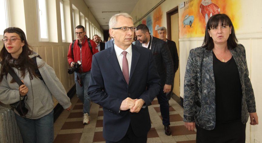 Сбогом, хартиен дневник: Училищата ще работят само с електронен формат