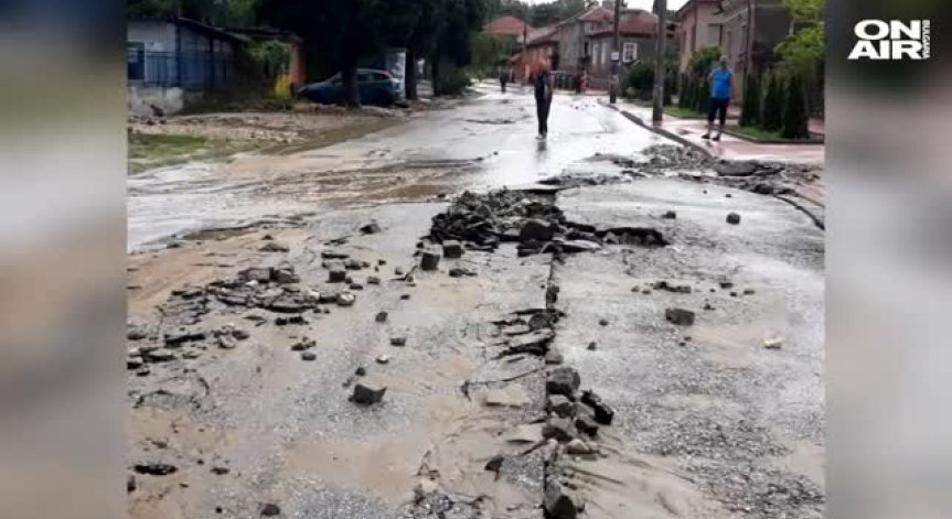 АПИ помага за ремонта на пътя във Ветрен, разрушен от буря