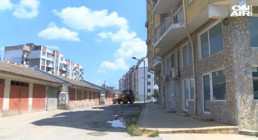 Жители на Велико Търново ремонтират улица със собствени средства