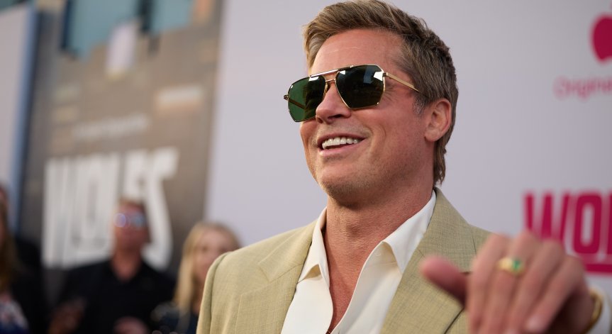 Актьорът остава офлайн и няма официални акаунти в социалните мрежи.