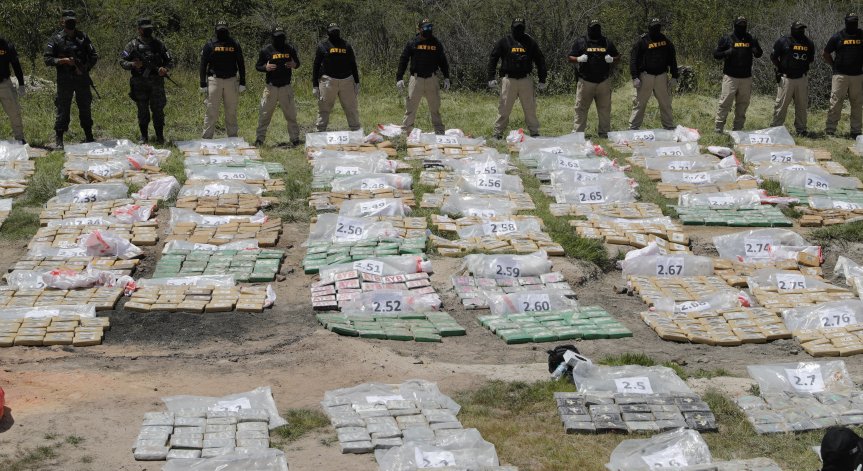 Наркотици се продават като топъл хляб, цените са изписани по блокове