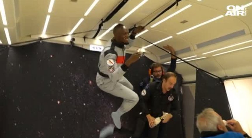 На Болт не му е скучно: Пие шампанско при нулева гравитация