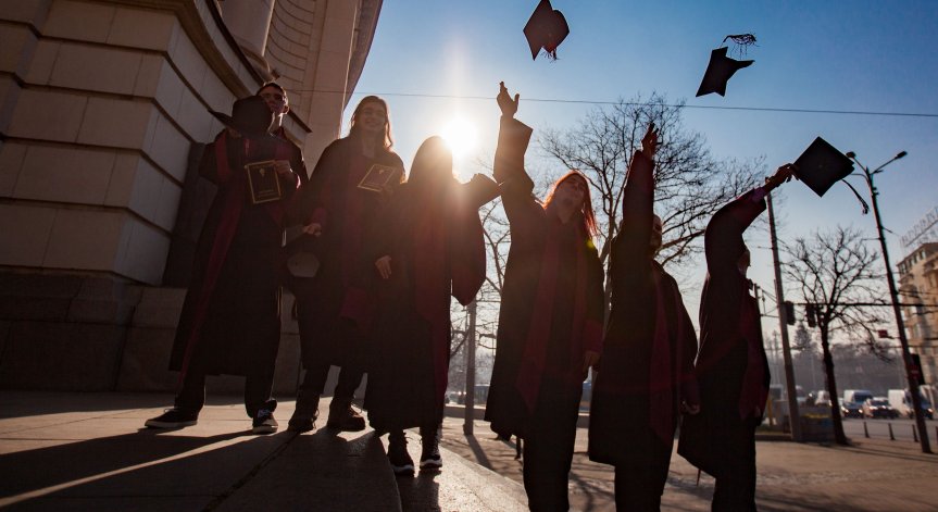 Студентите ще заплащат средно по 1050 лв. такса за обучение