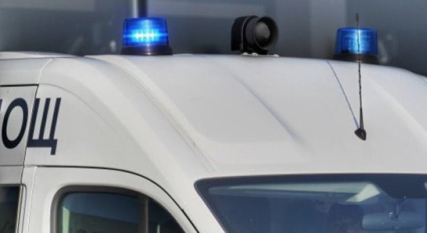 Ударили са се лека кола и автомобил на военните.