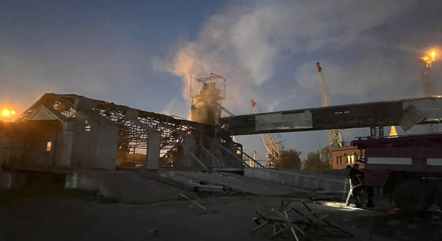 Русия атакува с дронове пристанище на Дунав на границата с Румъния