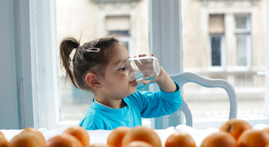 Водата участва във всички жизненоважни процеси в организма.