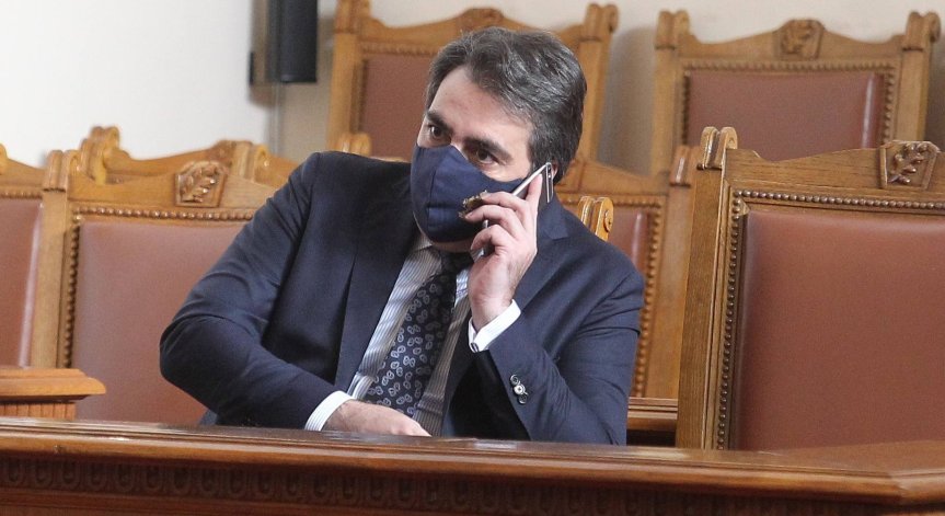 Асен Василев увери: В страната има достатъчно зърно