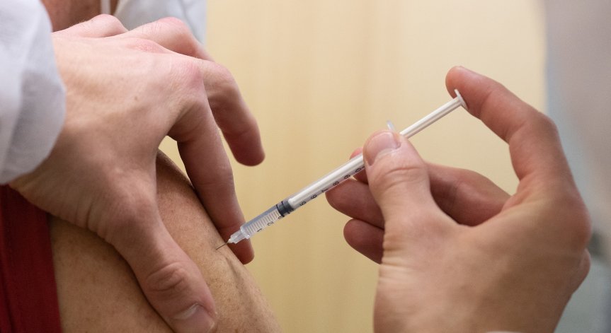 Мащабно проучване в САЩ показа колко трае имунитетът след бустерна доза