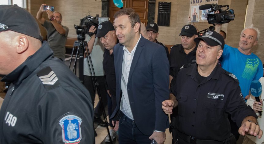 Съдът върна Никола Барбутов в ареста