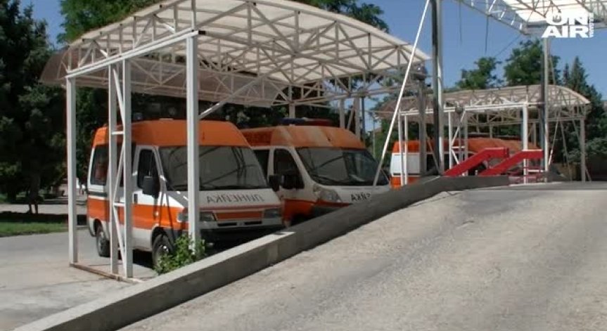 Лекарите в Пазарджик също показаха съпричастността си към акушерката от 